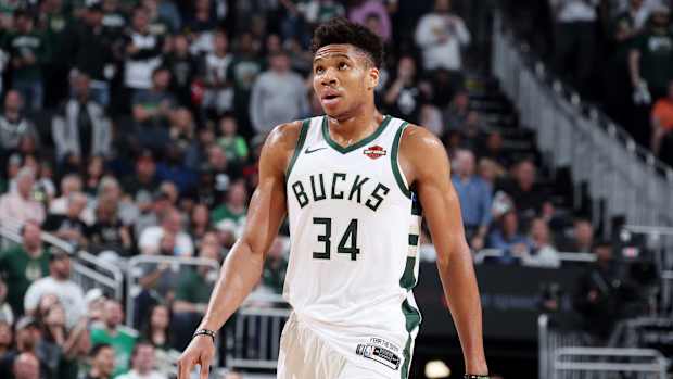 giannis_antetokounmpo_bucks_mvp_.jpg